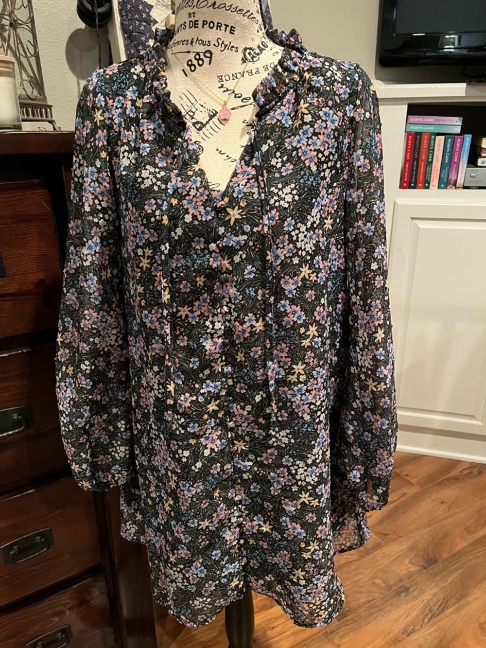 Buddy Love Black Floral Ruffle V-Neck Shift Above Knee Dress